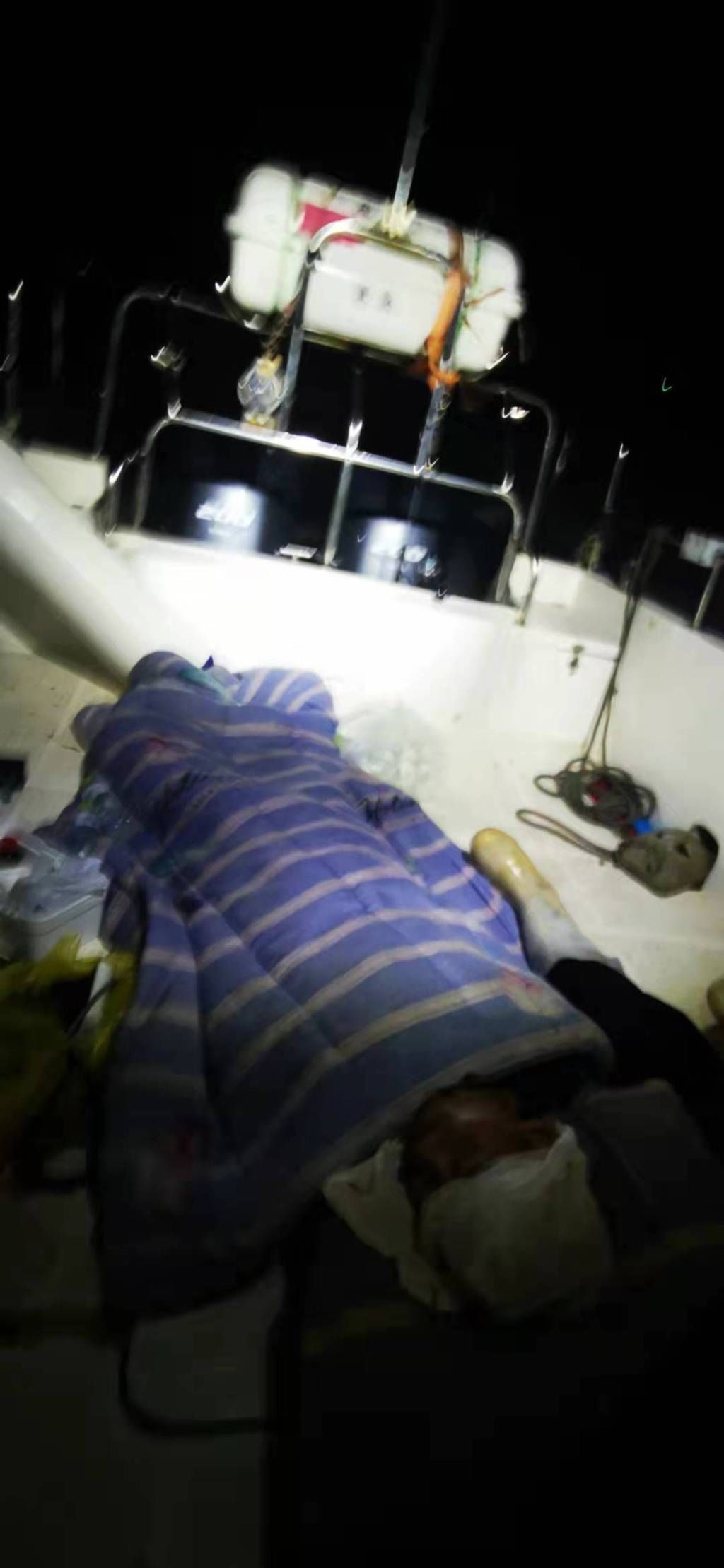 皓翔海上救援中心|紧急救援！国庆夜渔民受伤，救援人员克服海面10级阵风，打通80海里生命通道