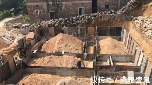 怨声|借地下室之名抬高地基2米,砸60万建两层别墅,邻居们看后怨声载道