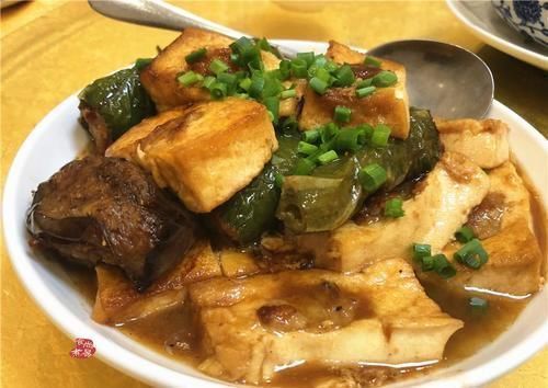 表姐非要请爸妈下馆子吃饭,5人吃了210,爸妈吃完都说赞