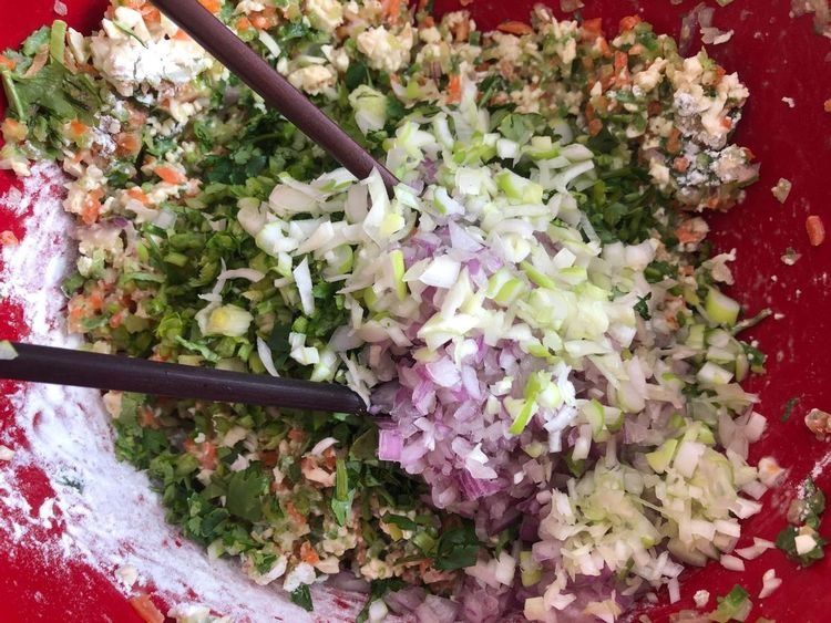 炸丸子的老做法,外酥里嫩,放上一宿也不硬,营养又解馋