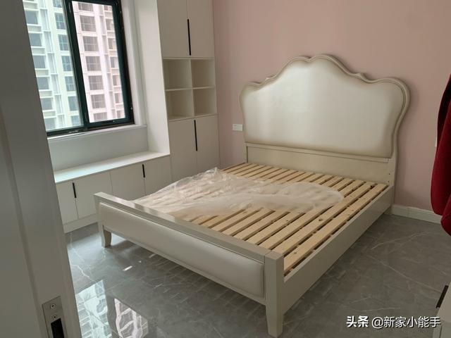 安装|她家装修花了12万，打造网红款电视墙，请木工师傅打柜子很喜欢