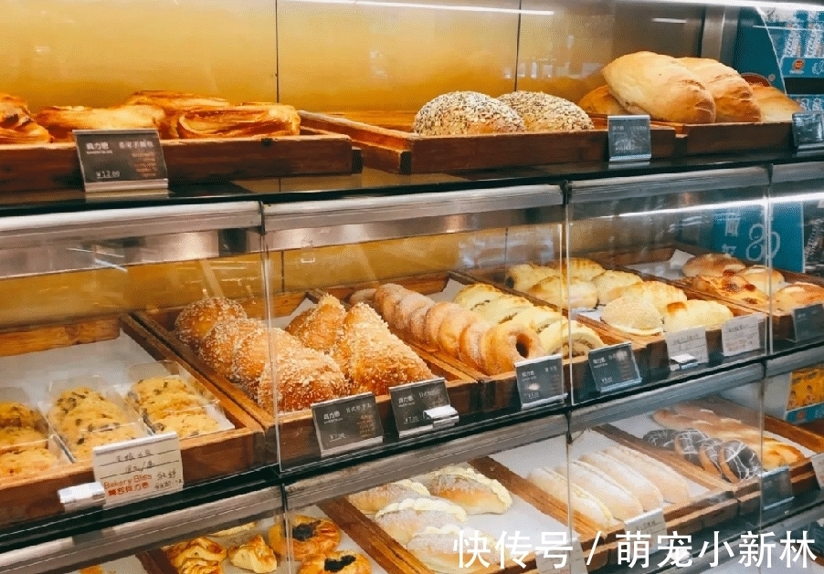 买面包时,聪明人都会避开这6种,面包店老板:不懂的人才买来吃