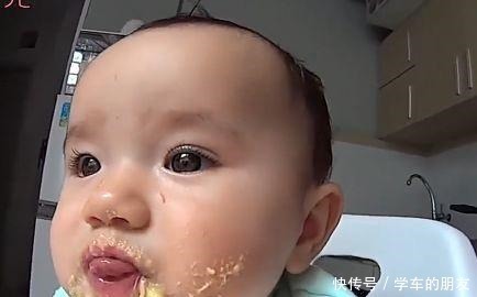 爷爷|小胖墩第一次见榴莲,接下来动作太可爱,一向严肃的爷爷都笑喷了!