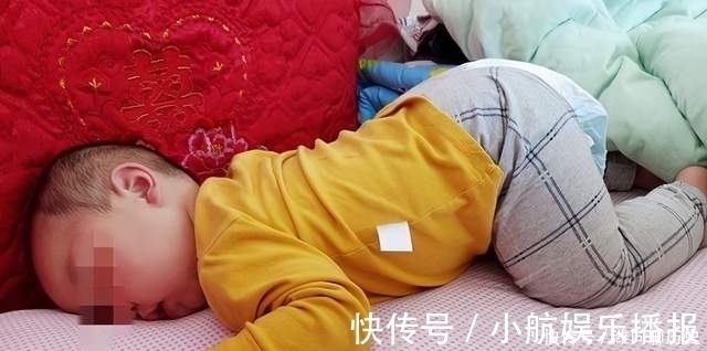睡眠质量|孩子熟睡后总爱“满床打滚”?了解完这些原因,让孩子睡得更安稳