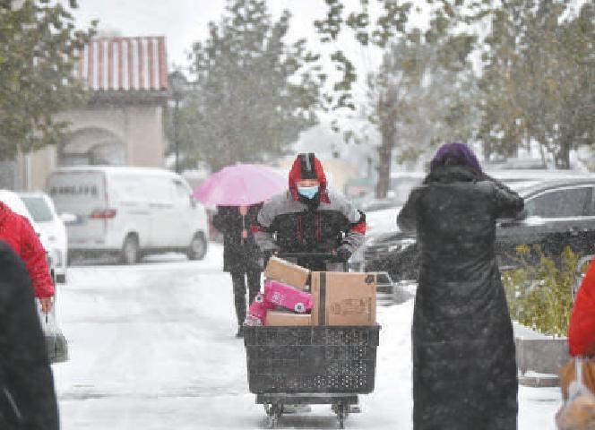 蔡代征|北京今冬第一场雪来得有点早，他们是严寒中最暖人的符号