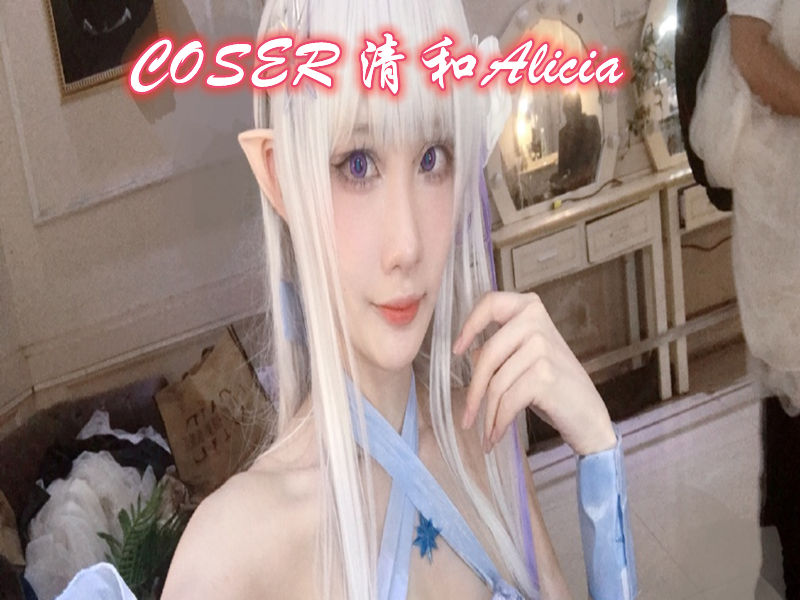 COSER模仿手办，原以为只是多了一个底座，没想到漫画腿才是关键