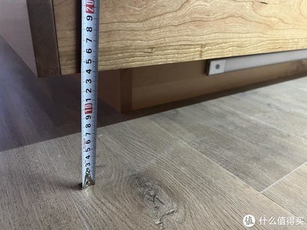 床头柜|只用两招，10㎡“空无一物”的卧室轻松塞下101个登机箱！