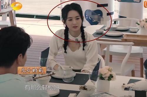 房间 赵丽颖嫌大厨墨迹,生气回房间,小声嘟囔却被录下来真不敢相信