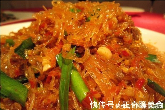 小米辣|在家里请客,媳妇做一桌菜,色香味俱全,客人吃得很满足