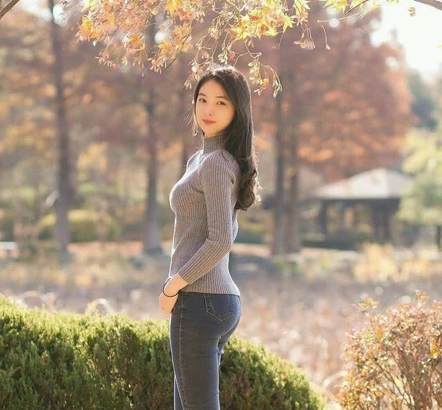 丰腴 小姐姐身材丰腴性感, 牛仔裤还能穿出别致感觉!