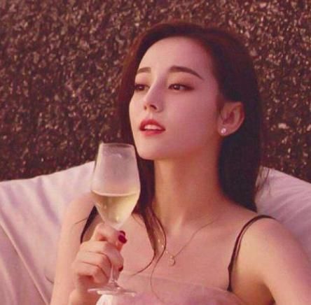 清纯|天生的“带妆脸”有这4个标准,素颜看着清纯,化妆后更有魅力