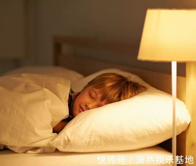 蔬果|孩子入睡时,床头别放这样“东西”,影响发育还可能引起性早熟