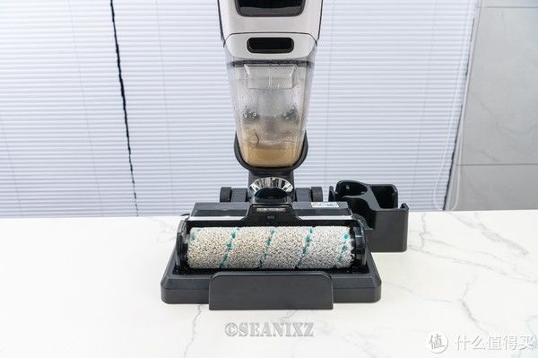 开放式厨房重油污地面终结者：必胜洗地机四代X7