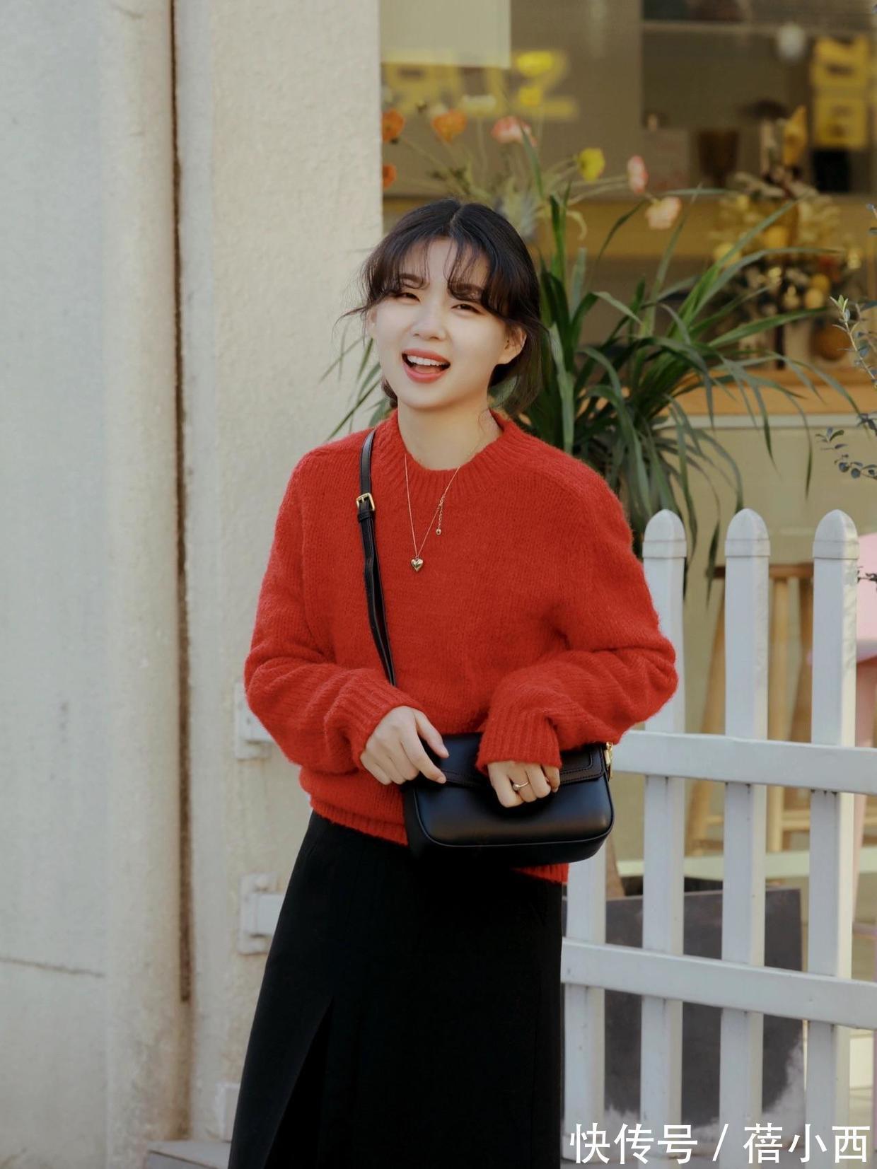 毛衣 新年穿搭选什么?首选“红色毛衣”来搭配,甜美满分更显元气