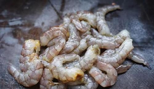 对虾|冬钓必杀饵料:图解虾肉拉饵的制作,冬钓利器,效果不比活饵差!