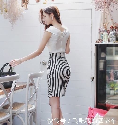  展露|娇柔又丰盈的紧身裙小姐姐，展露曼妙多姿的好身材，女人味十足