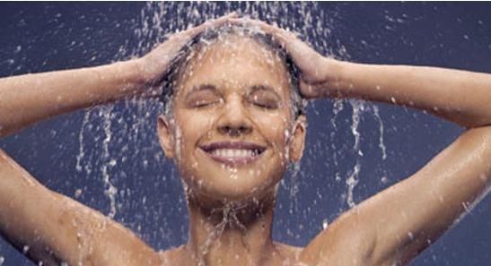 洗澡時(shí),你先洗頭還是先洗身體好多人不當(dāng)回事,一點(diǎn)很重要