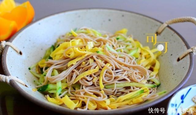 我家的午餐,看起来是简单健康的全素宴,但真实的样子是这样滴!