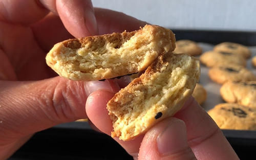 每逢佳节胖三斤，教你做低糖低油版桃酥，酥香蓬松，口感细腻