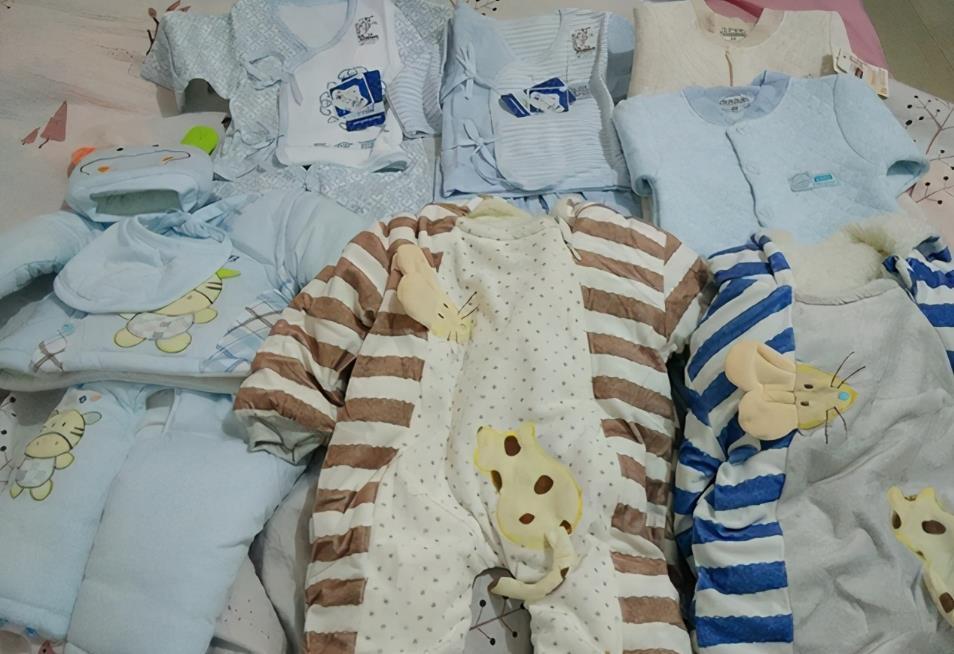 技巧|新生儿宝宝的衣服该如何准备?样式、挑选技巧,准妈妈心里要有数