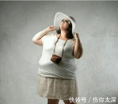 |搞笑PS系列, 把两个人p的靠近一点看上去像情侣, 大神 被发现了!