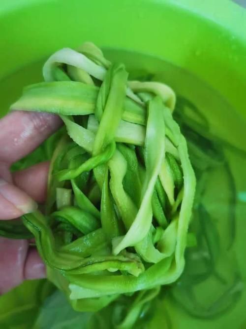 泻药|夏季多吃这菜,称为“天然泻药”,百吃不腻,排出毒素,肠道变通畅