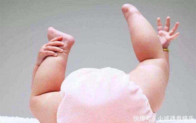 娃越“摸”越聪明？婴幼儿身体易受伤，父母要提防亲戚“下黑手”