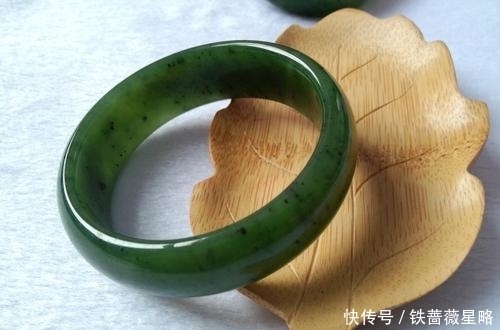 碧玉的价格不断的上涨,我们该如何挑选碧玉呢?