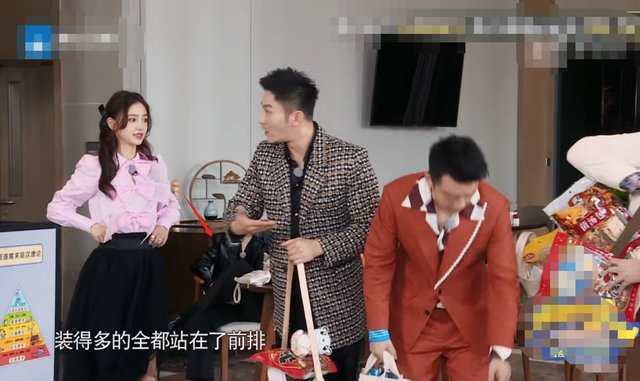 游戏|蔡徐坤郑恺录综艺时公然玩手机,还多次走神,被网友批评不敬业