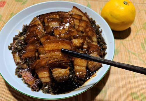 为孩子们准备的扣肉-迷你版，不油不腻，上桌后连汤都不剩，连吃三碗饭