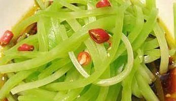 清炒莴苣丝|经常出汗可能是缺钾的表现,多吃点它,补钾又营养