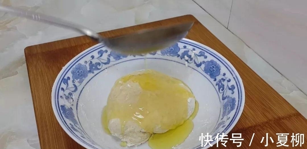 4勺红糖, 1斤面粉, 不用烤箱比面包油条都好吃, 30岁的我头一次吃