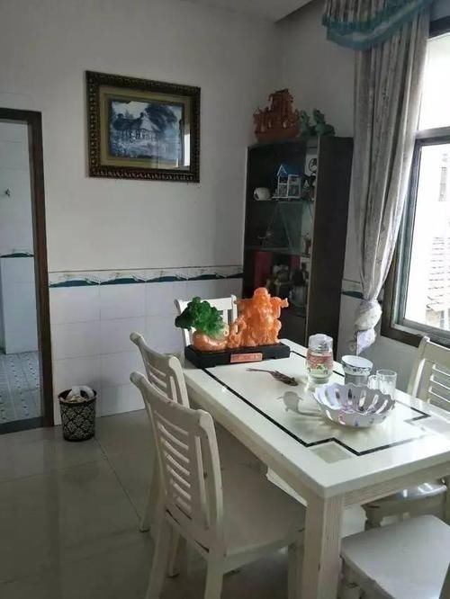 罗马柱|去男友乡下老家,他说的茅草房原来是别墅,感觉自己赚翻了