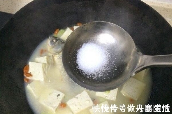 乳白色|你还在吃红豆薏米吗？老中医告诉你，祛湿“它”更好100倍！
