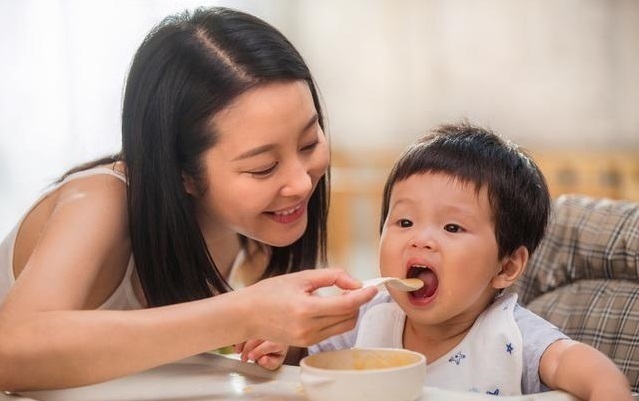 稀饭|医生忠告这5种辅食不要给宝宝吃，伤胃又伤身，家长们应该知道