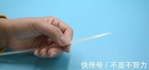 扎带|卫生间放2根塑料扎带,真是厉害了,解决了困扰大家的一个难题