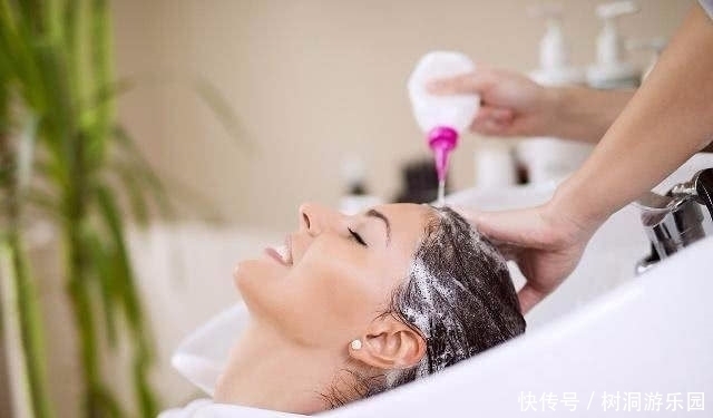 白发多别着急拔,洗头时加点“它”,黑发悄悄长回来,还预防脱发