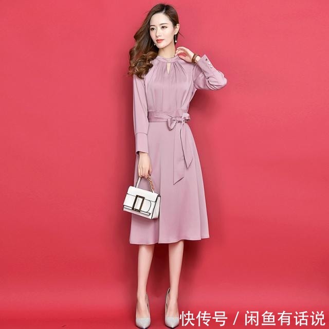 女人|女人上了40岁,有3种“时髦裙”尽量少穿,会拉低气质还显土气