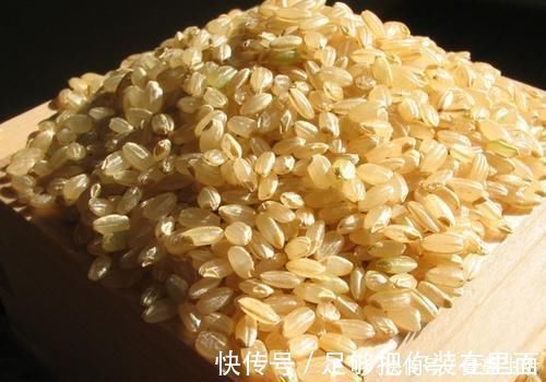 皮肤|女性过了35岁,要常吃三种食物,滋润皮肤,舒展皱纹,爱吃就赚到