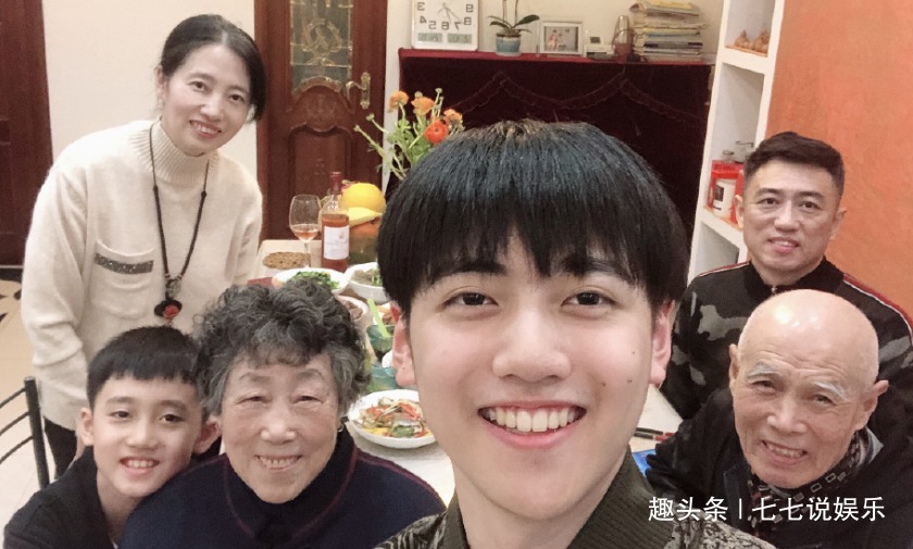 创造营有多少富二代何洛洛家里有船,周震南住别墅有3个保姆