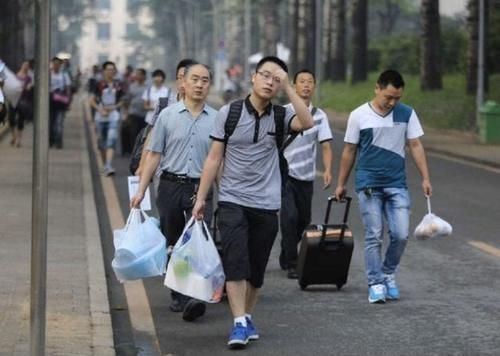 二本学生的无奈：心比天高命比纸薄，好单位进不去，差单位不想去