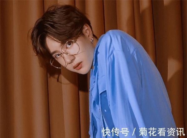 酷guy|被稱為樂華太子的王一博被經(jīng)紀人翻白眼，環(huán)繞四周只有一個燈牌