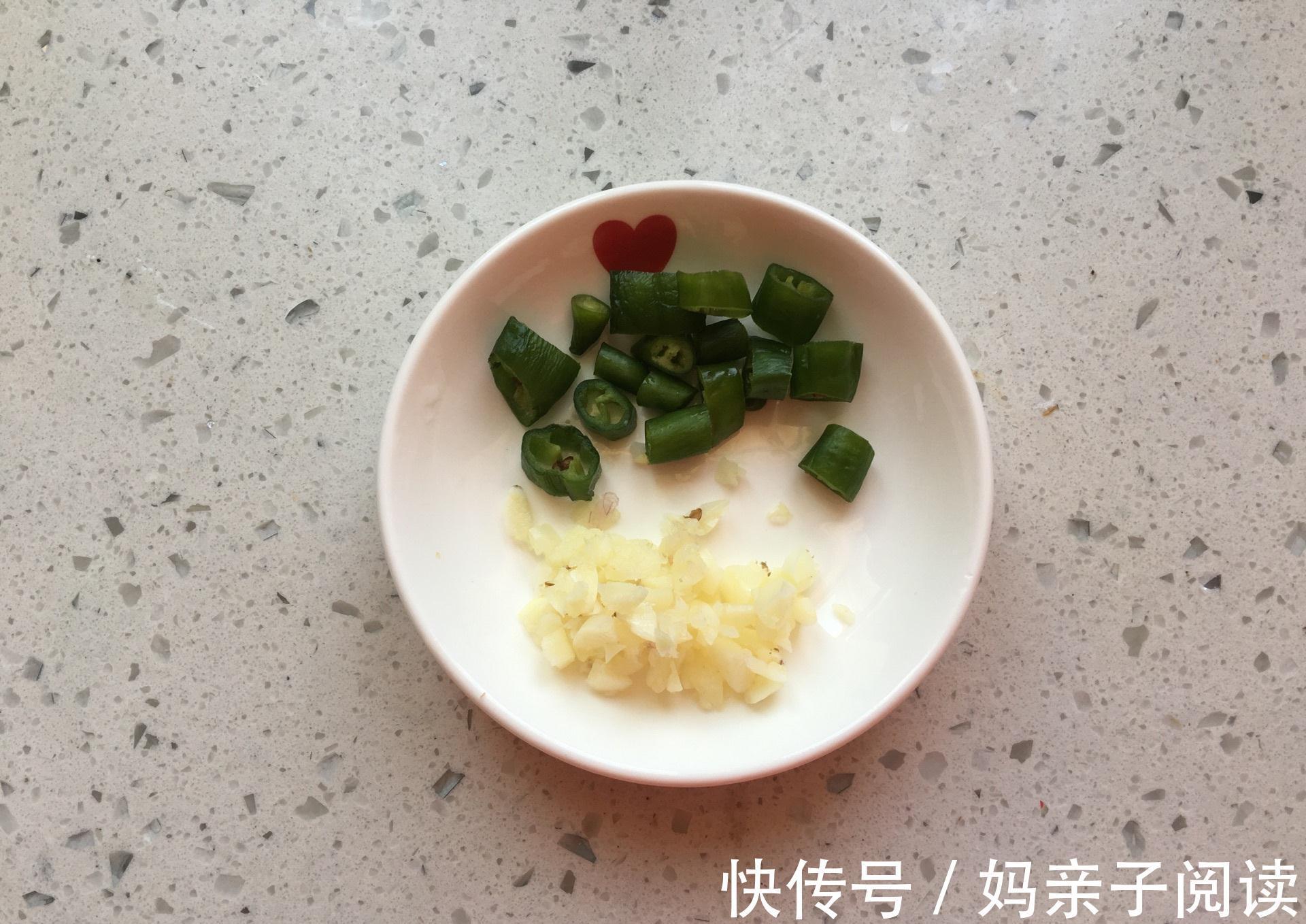 脆爽|别再去外面买咸菜了，教你在家做，酸甜脆爽