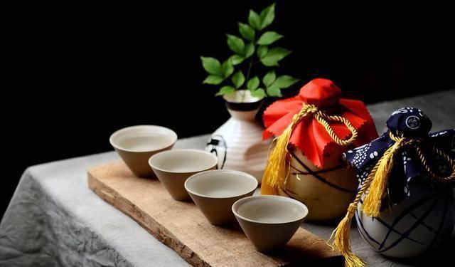 酱香|白酒香型哪种最好反正茅台的酱香都抵不过它,入口生津余味无穷