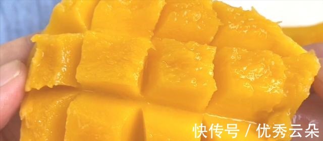 金芒|才知道，芒果还有这种切法，一刀搞定，又方便又不脏手！