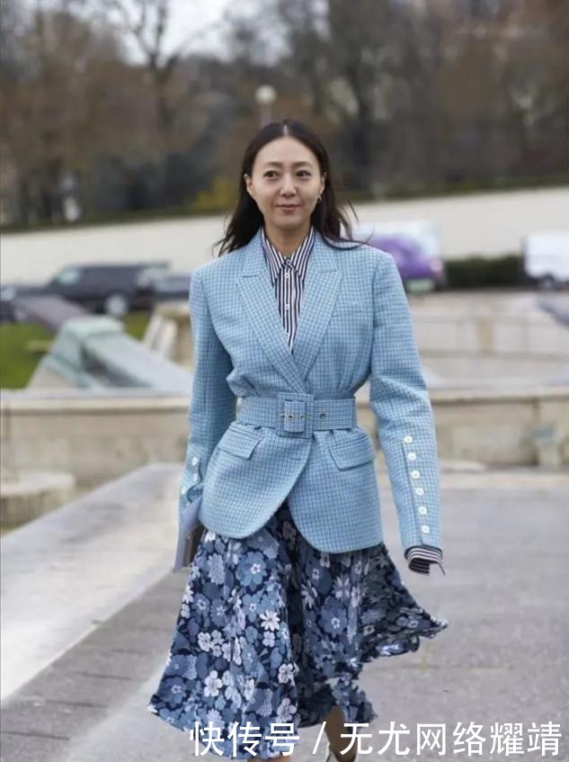 碎花|“百褶裙”不受宠了,今年开始流行“奶奶裙”,青春减龄有气质