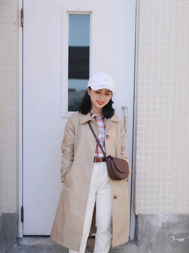 烟管裤|秋天怎么显高?风衣搭配直筒裤子,没想到效果这么好,又飒又美