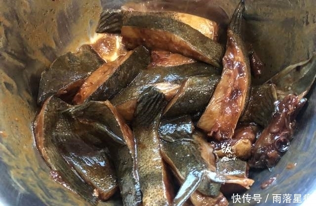 美味|多宝鱼的营养价值高,花30块钱买了1条,教你粤菜的美味做法