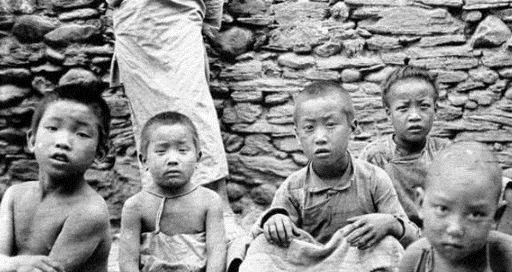 差距|一组美国镜头下心酸老照片：百年前的孩子们，原来这才是历史差距