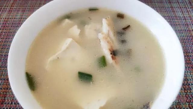 寒冷的冬天不妨试试这10款鱼汤，简单鲜美口味多，保健养生易消化